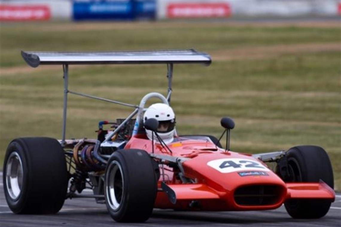 f5000-lola-t140-11---high-wing