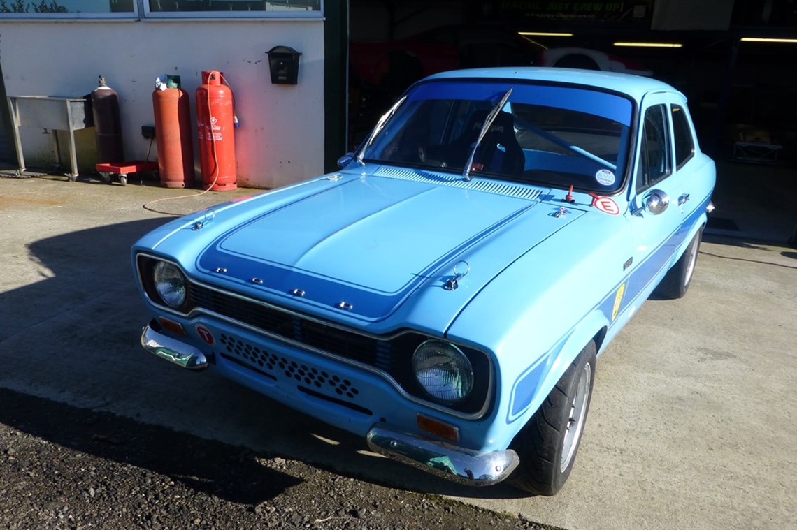 ford-escort-mk1-rs2000-with-v5