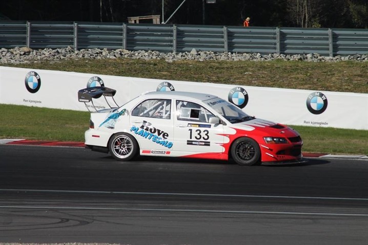mitsubishi-evo-ix-race-car