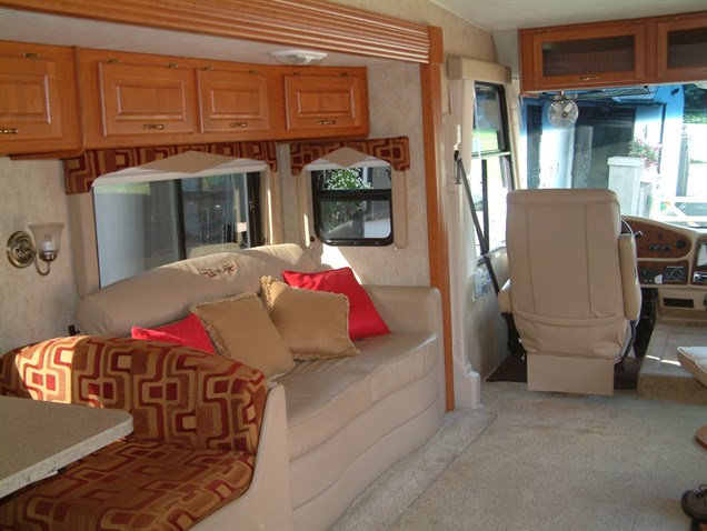 damon-outlaw-race-truck-motorhome-rear-garage