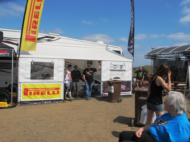 damon-outlaw-race-truck-motorhome-rear-garage