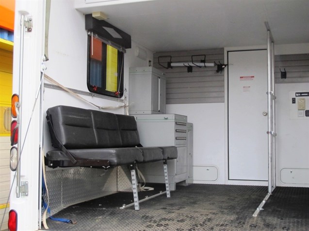 damon-outlaw-race-truck-motorhome-rear-garage