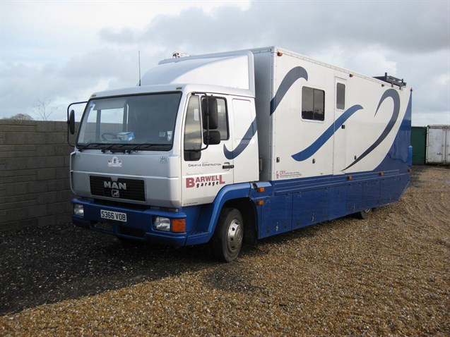 mann-8163-race-transporter-motorhome