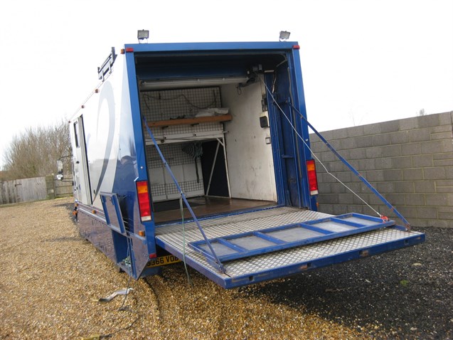 mann-8163-race-transporter-motorhome