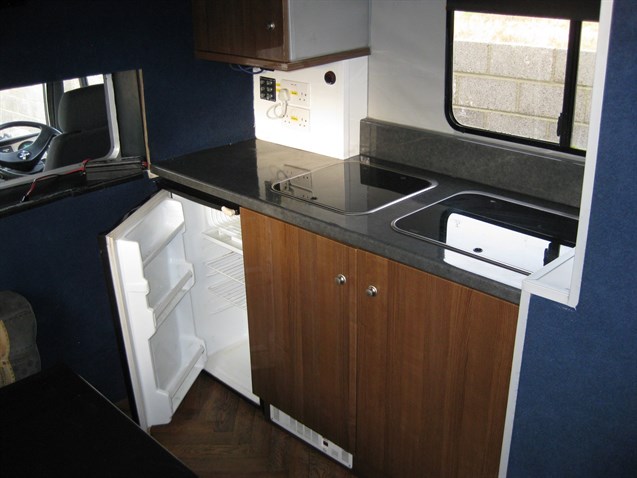 mann-8163-race-transporter-motorhome