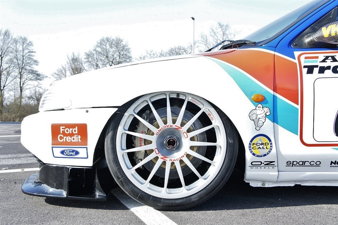 ford-mondeo-super-touring---btcc-1996---must