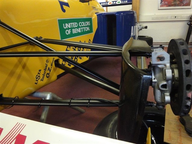 benetton-b190-official-f1-showcar-chassis-b19