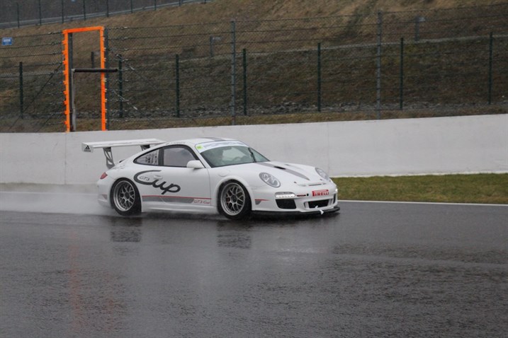 2012-porsche-gt3-cup-997-gen-2-with-bosch-abs