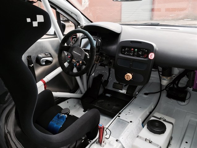 sv-racing-2015-uk-clio-cup-car