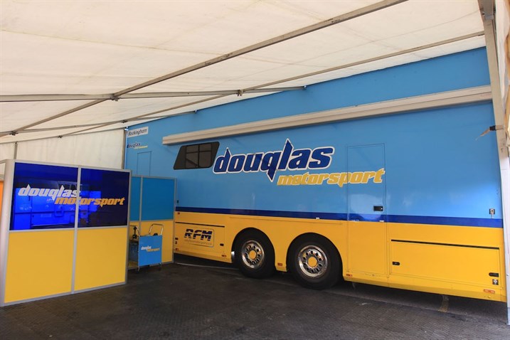 20-t-rigid-race-transporter-with-accommodatio