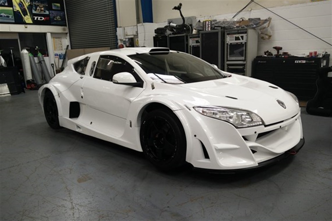 megane-trophy-endurance-racer