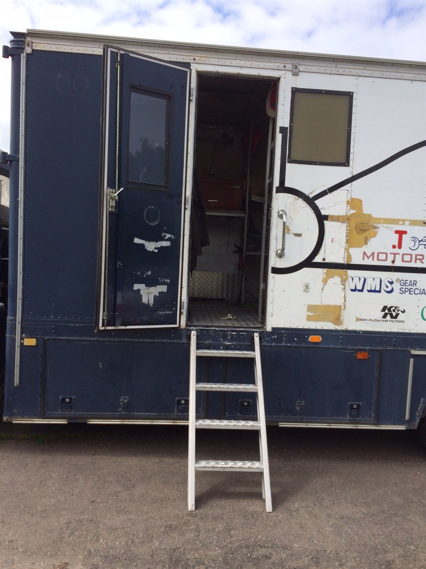 ford-cargo-race-truck