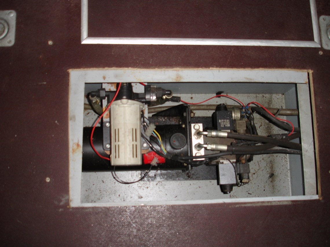 hapert-2700-tilt-trailer-g---autotransporter