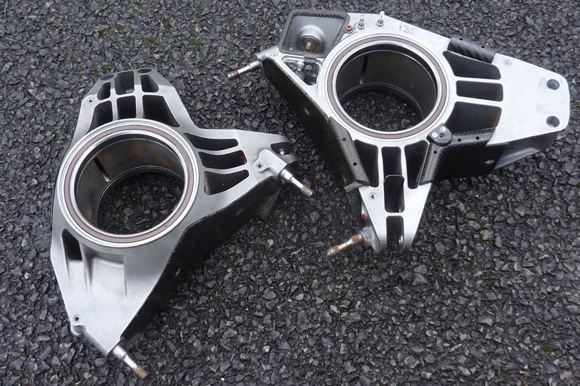 2008-renualt-f1-rear-uprights-with-ceramic-be