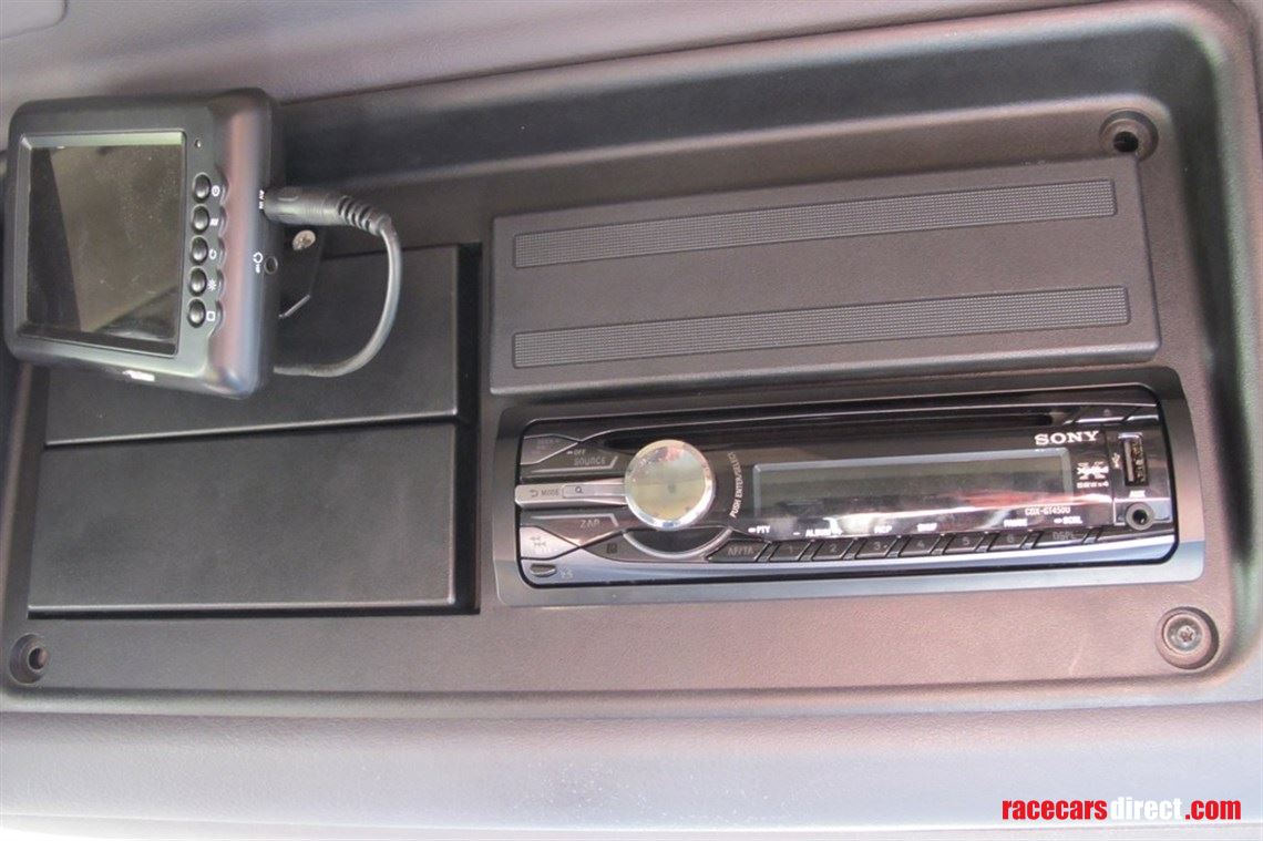 renault-midlum-race-transporter-motorhome