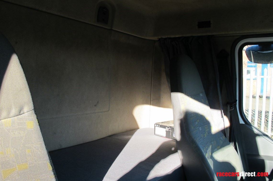 renault-midlum-race-transporter-motorhome