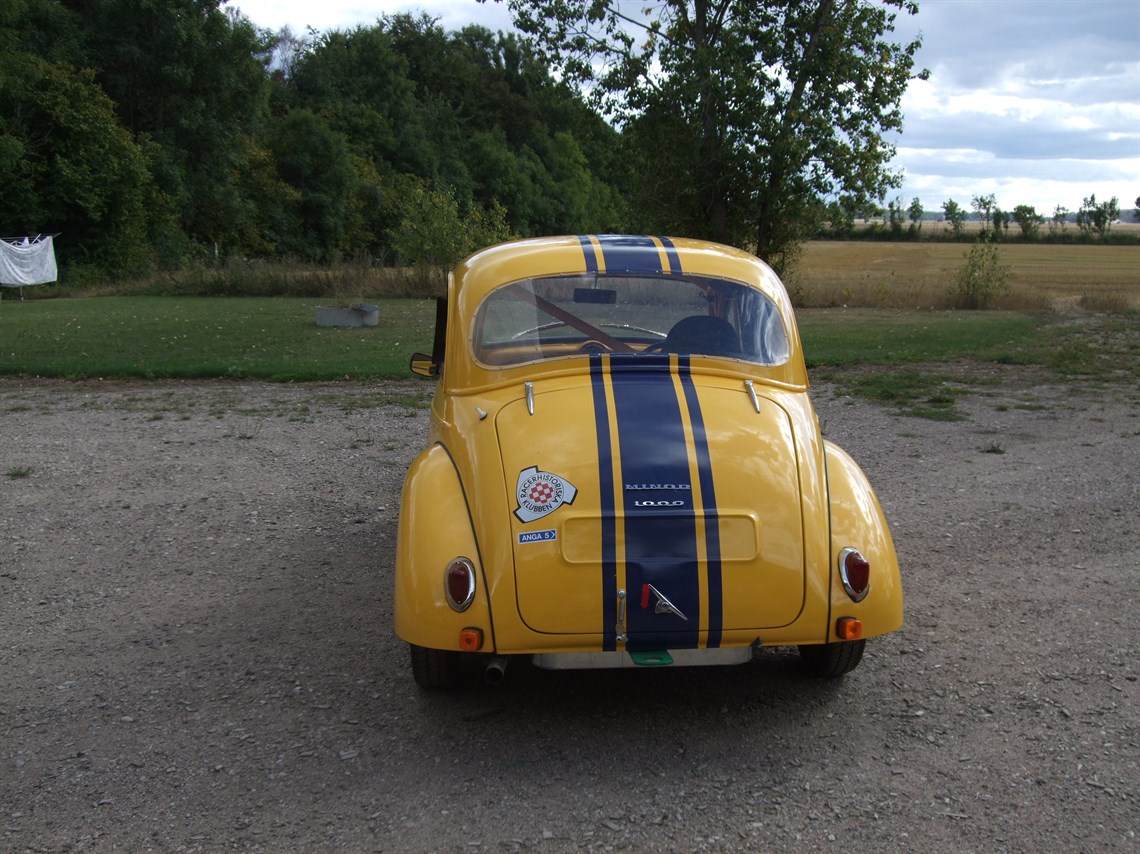 morris-minor-1000-historic-race-car