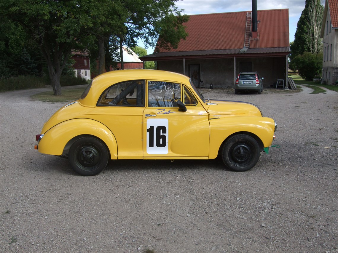 morris-minor-1000-historic-race-car