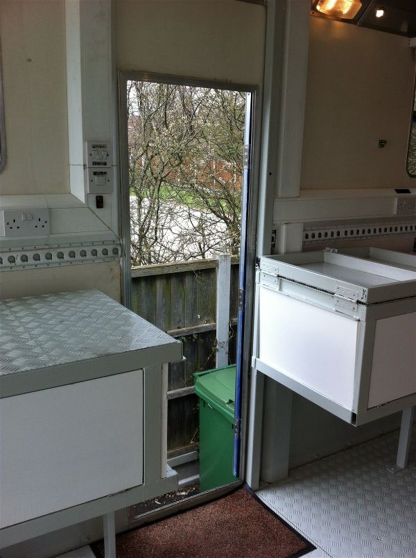 race-car-transporter-7m-awning