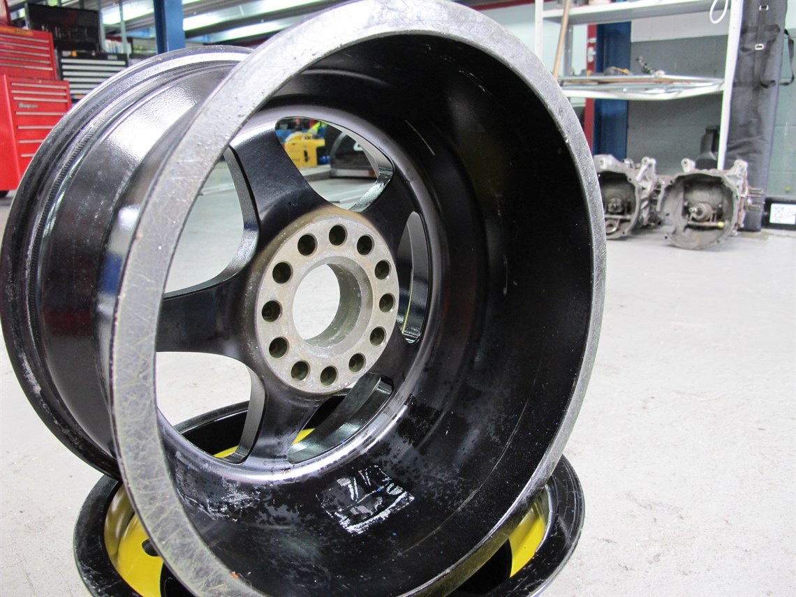 oz-mag-alloy-wheels-pair