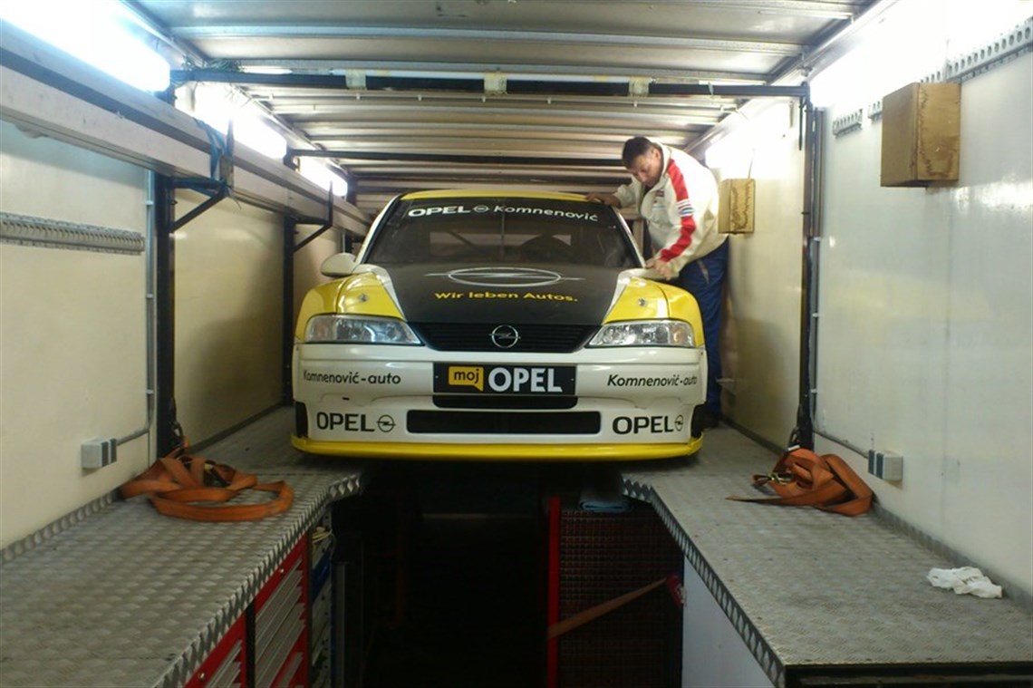 motorsport-trailer-for-two-touring-racing-car