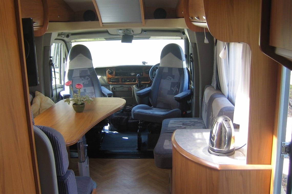 burstner-delfin-t821