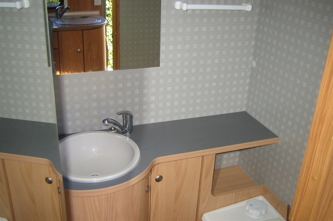 burstner-delfin-t821