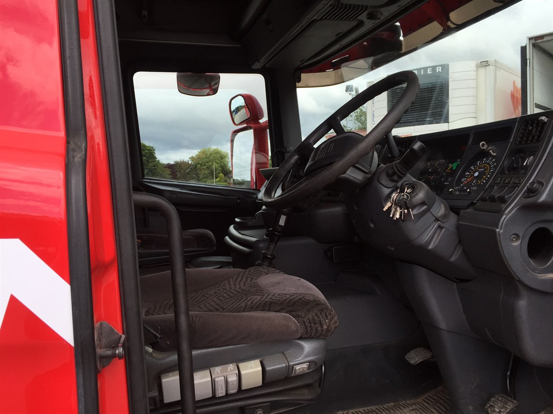 scania-v8-race-truck-transporter