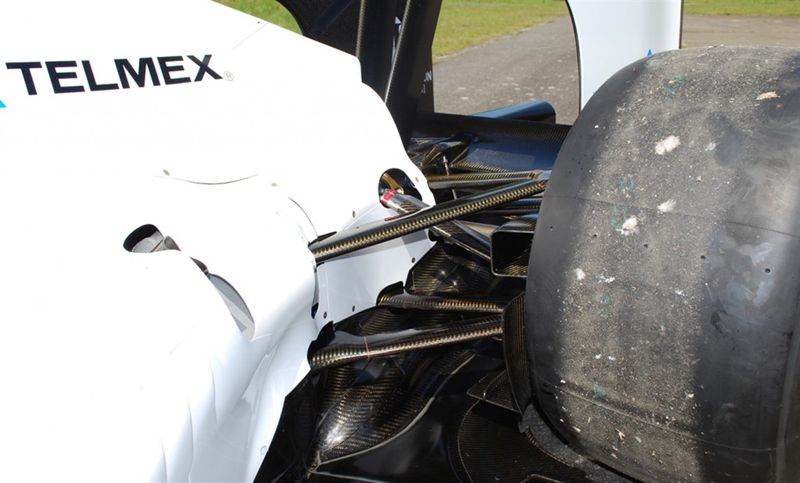 bmw-sauber-2010-c29-chassis-03-with-ferrari-g