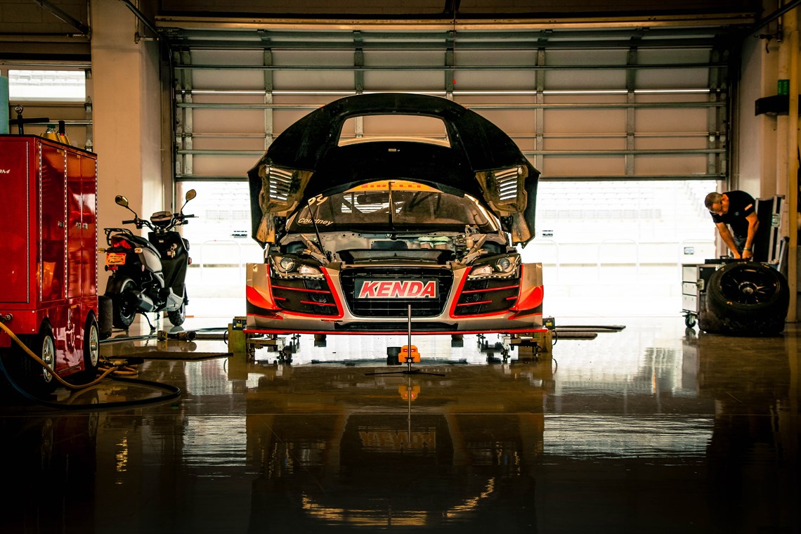 2012-audi-r8-gt3-ultra-wc-trim-vin-451