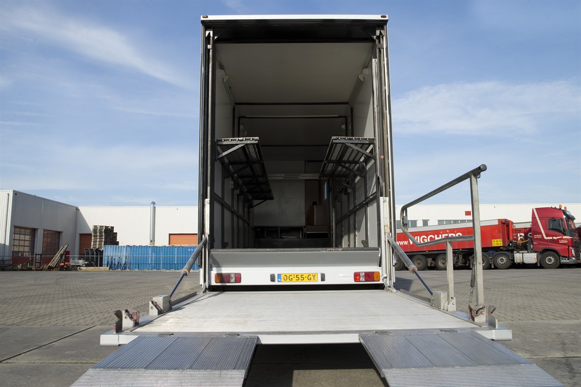 refurnished-racetrailer-with-office-and-2nd-d