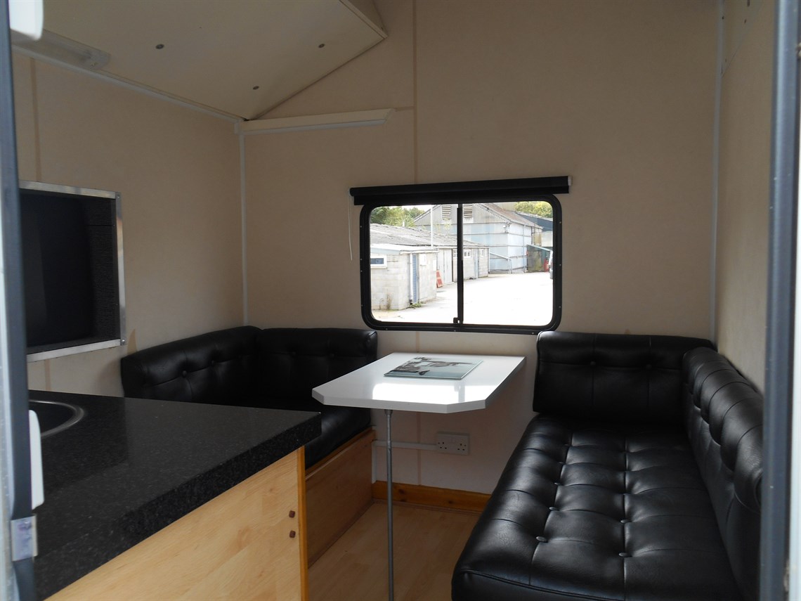 iveco-75e15-race-truck-motorhome