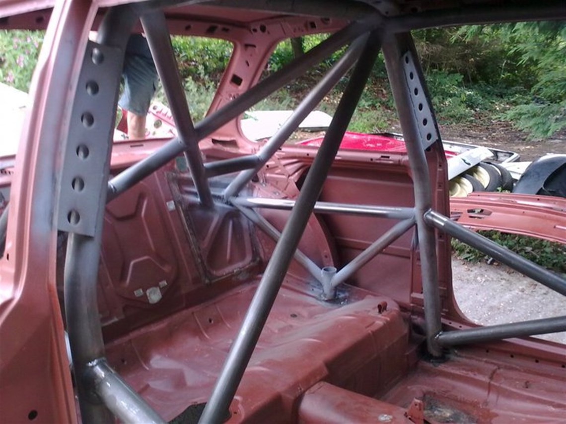 bmw-e30-320i-race-car