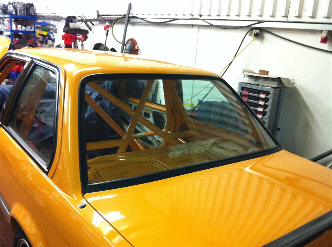 bmw-e30-320i-race-car