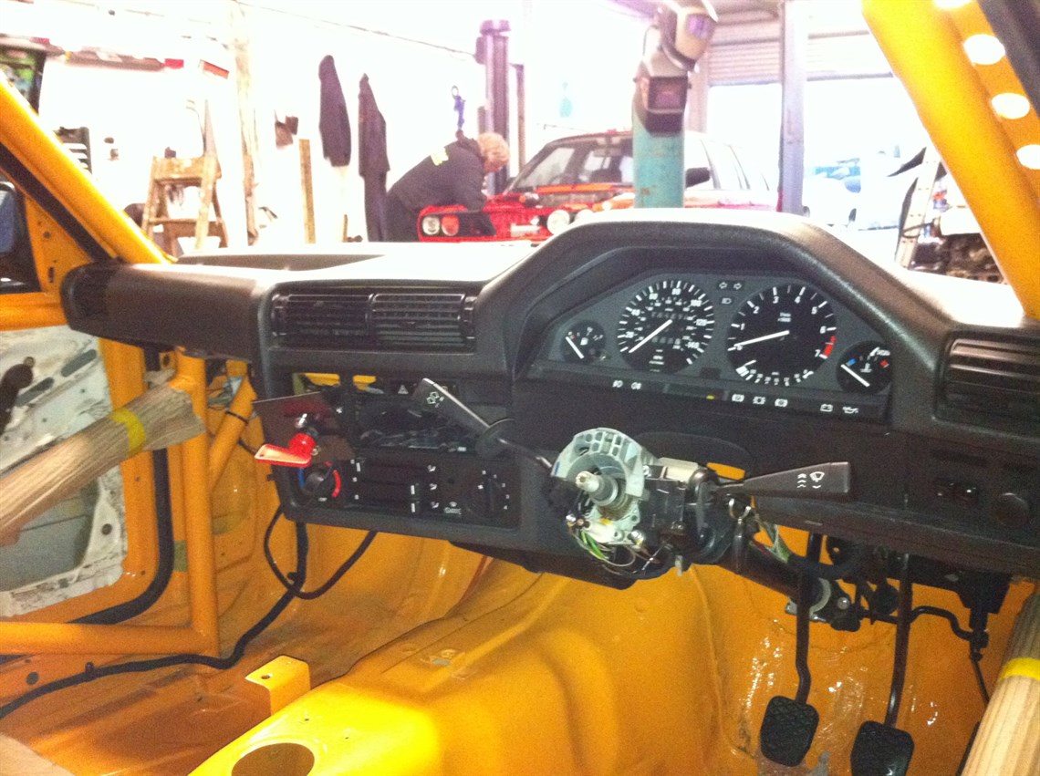 bmw-e30-320i-race-car