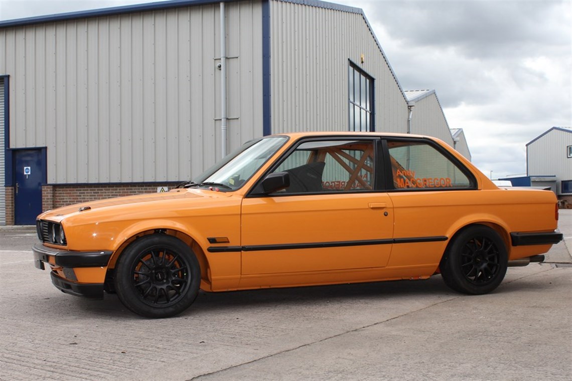 bmw-e30-320i-race-car
