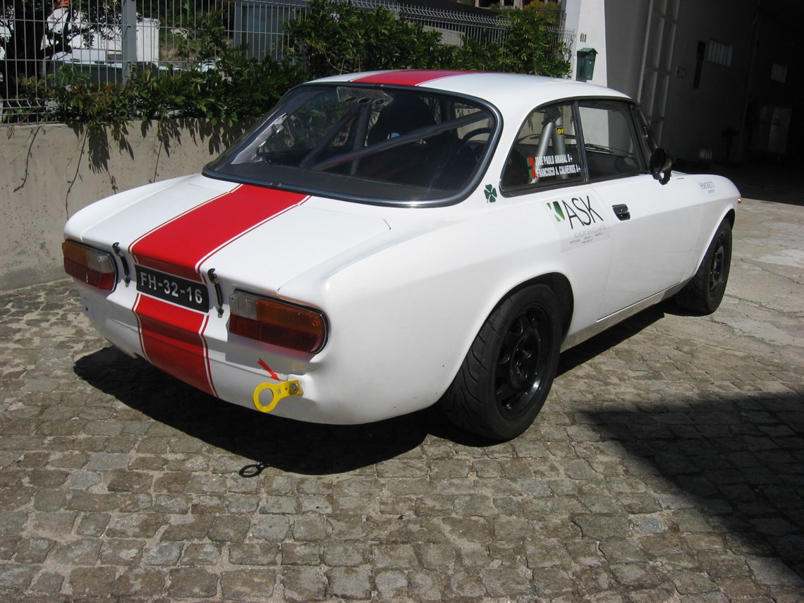 alfa-romeo-2000-gtv---gr1