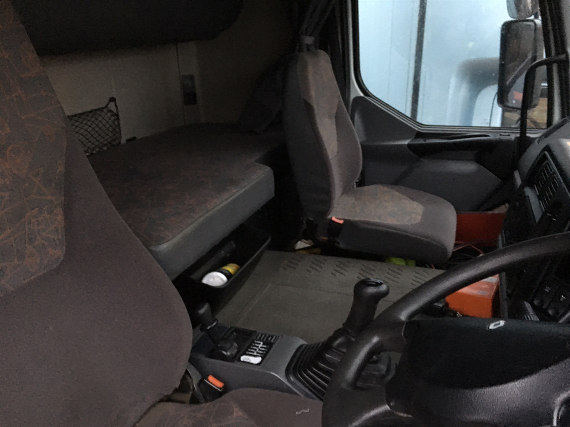 new-price-4-car-trailer-with-awning-and-renau