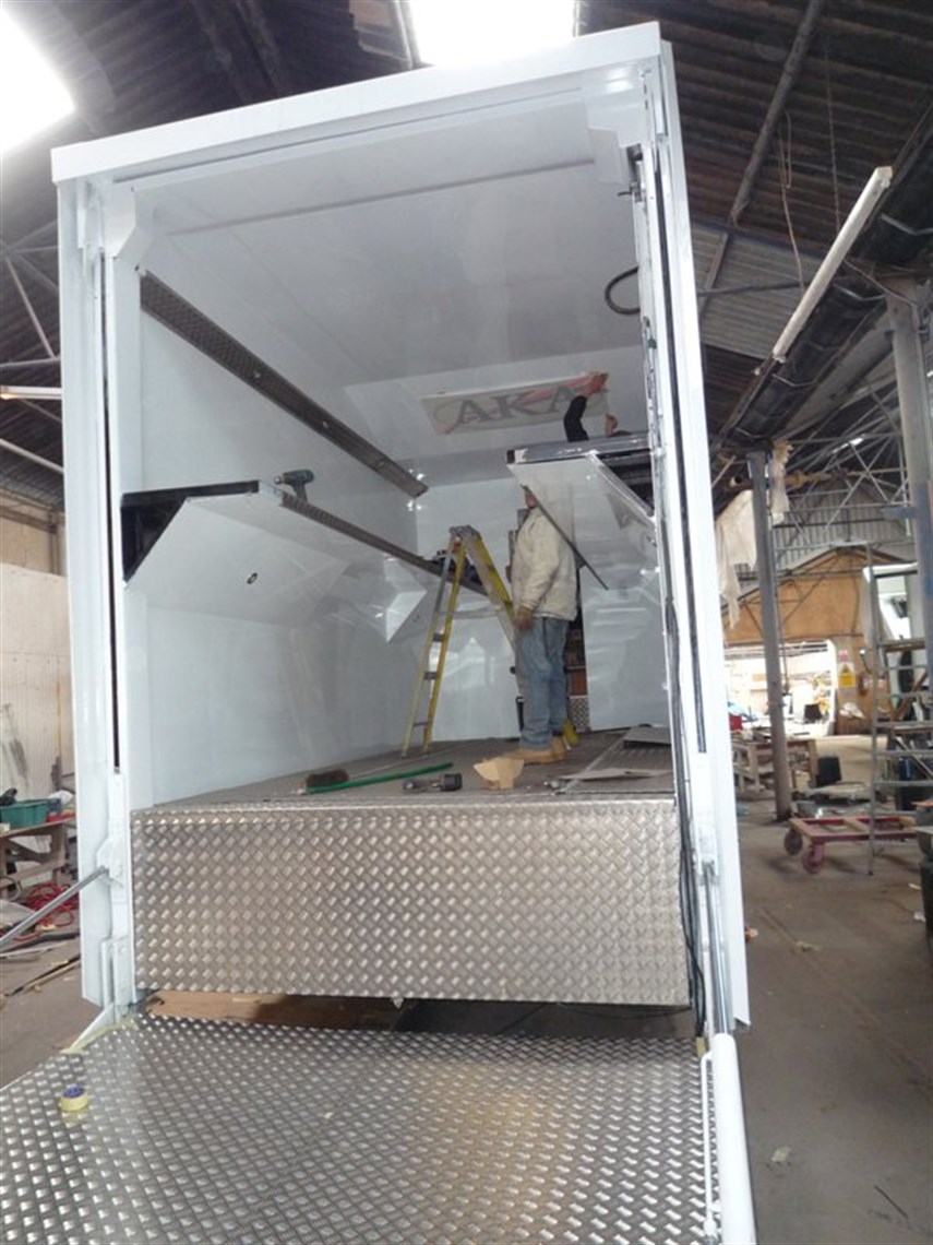 scania-race-transportermotorhomehospitality12