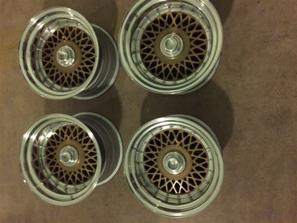 image-split-rim-alloy-wheels