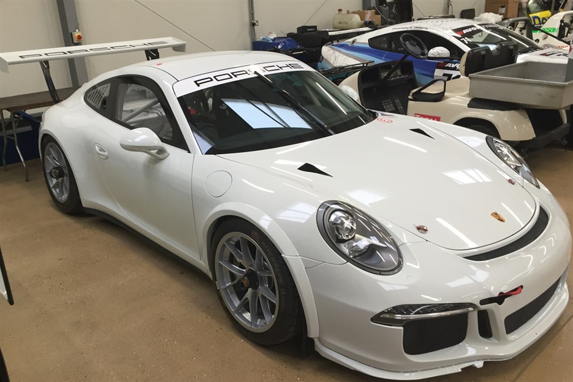 2015-porsche-carrera-cup-car