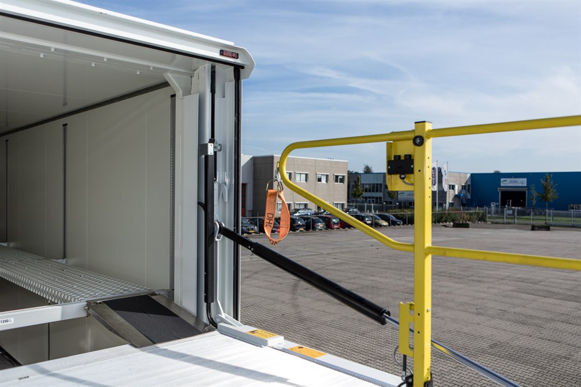 new-racetrailer-double-deck-4-cars-6-beds-kit