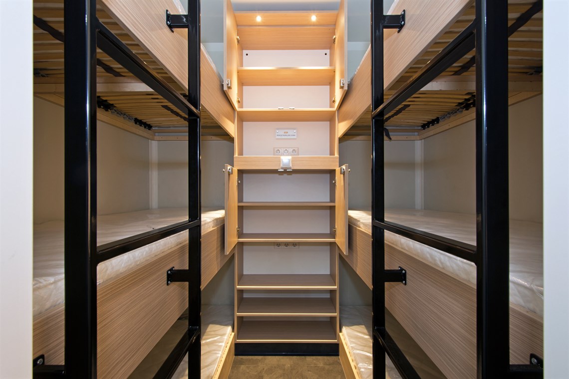 new-racetrailer-double-deck-4-cars-6-beds-kit