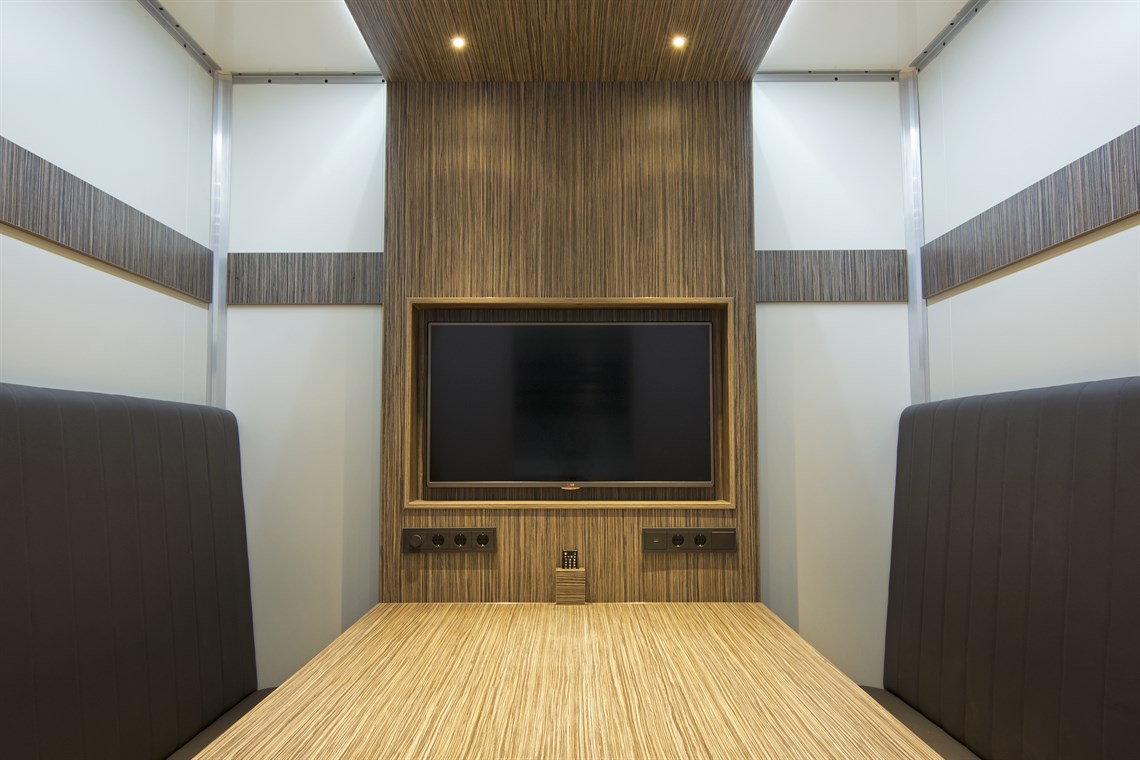 new-racetrailers-office-up-to-4-cars-dholland