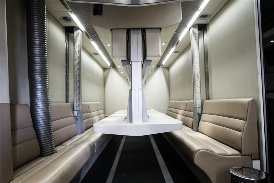 lotus-f1-team-pump-up-racetrailer