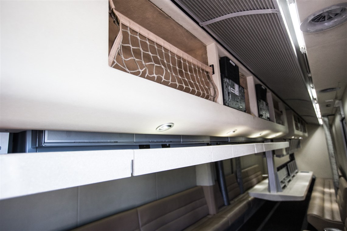 lotus-f1-team-pump-up-racetrailer