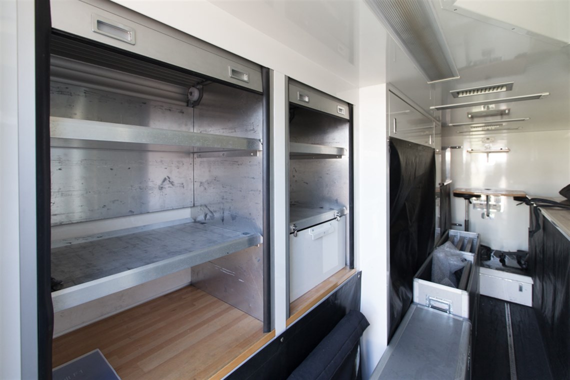 lotus-f1-team-pump-up-racetrailer