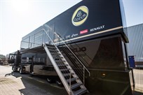 lotus-f1-team-pump-up-racetrailer