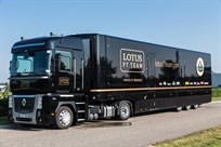 lotus-f1-team-pump-up-racetrailer