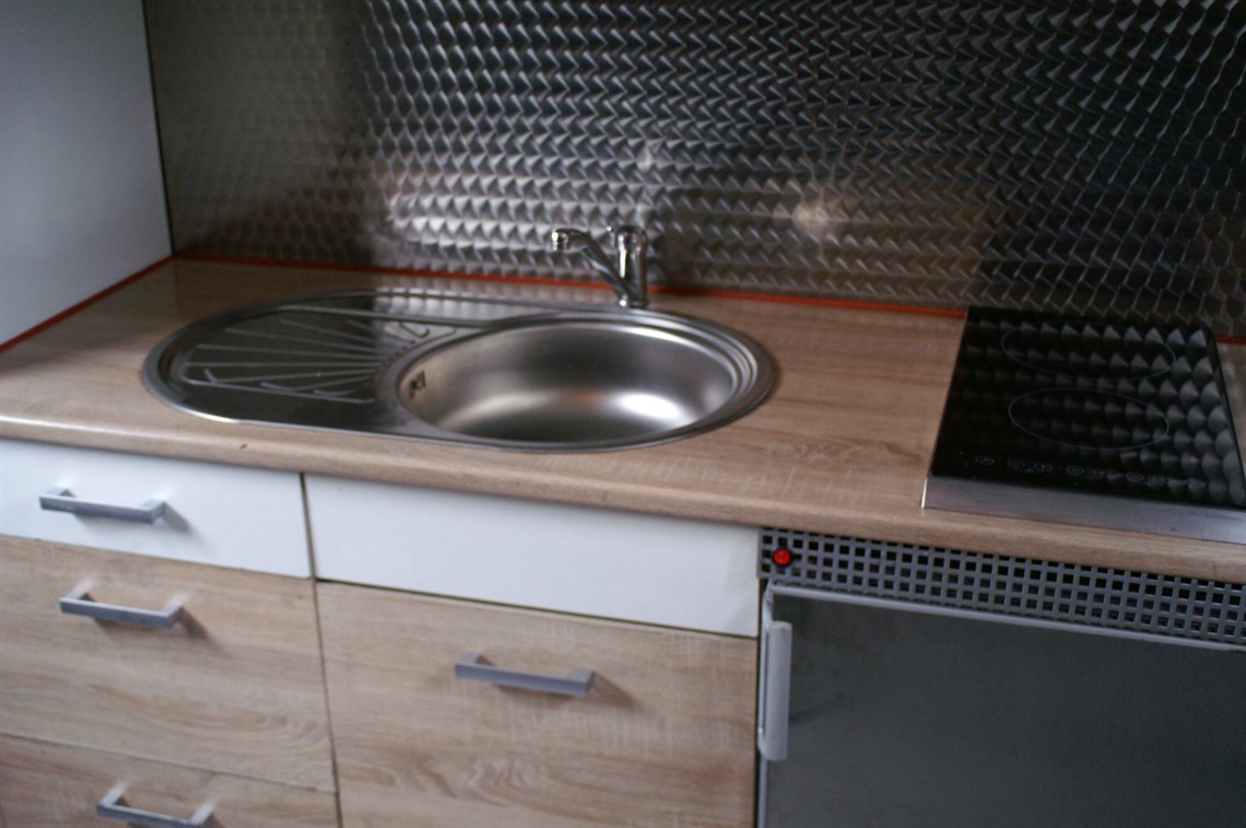 race-car-transporter-75-to-mercedes-benz-lhd